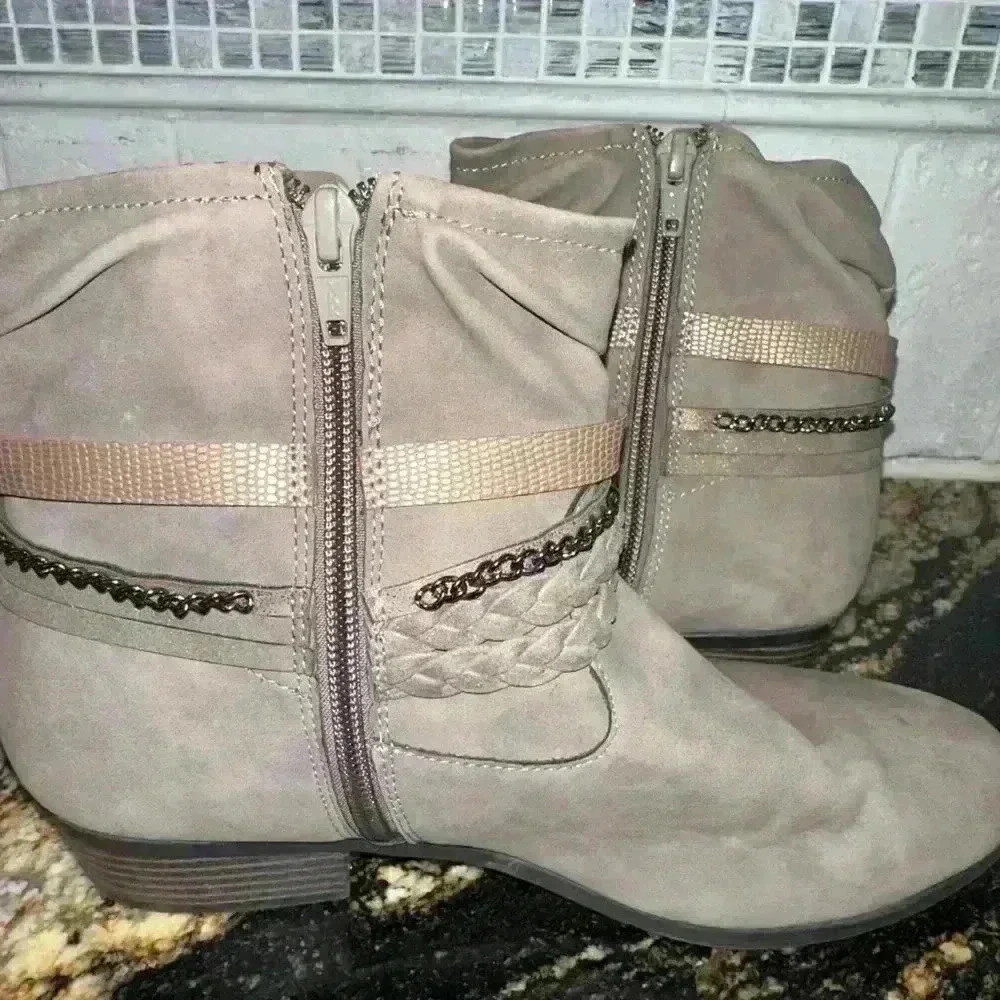 Women's Wonder Nation Boots, Size 6, Gray